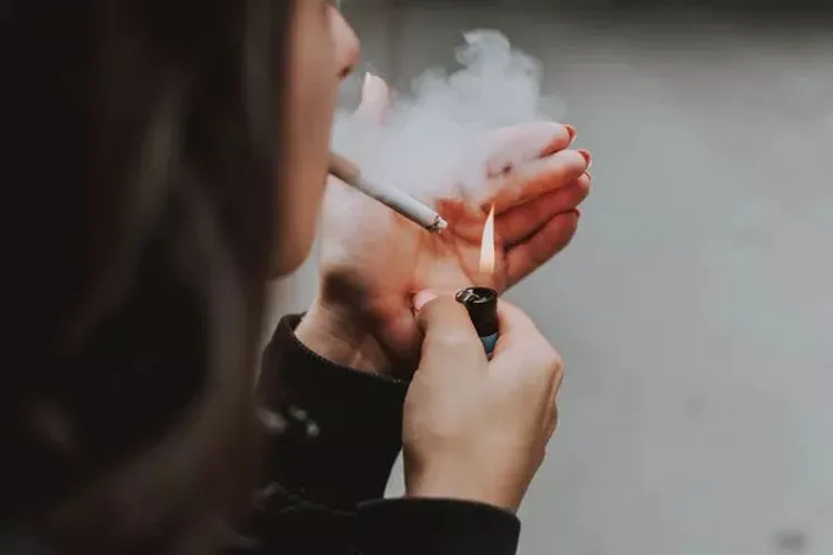 Mesmo para fumantes de muito longa data há vantagens em parar de fumar: é possível frear a deterioração do pulmão e evitar o surgimento de mais lesões que afetam a capacidade respiratória